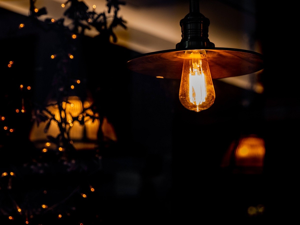Metalowa lampa w stylu przemysłowym 